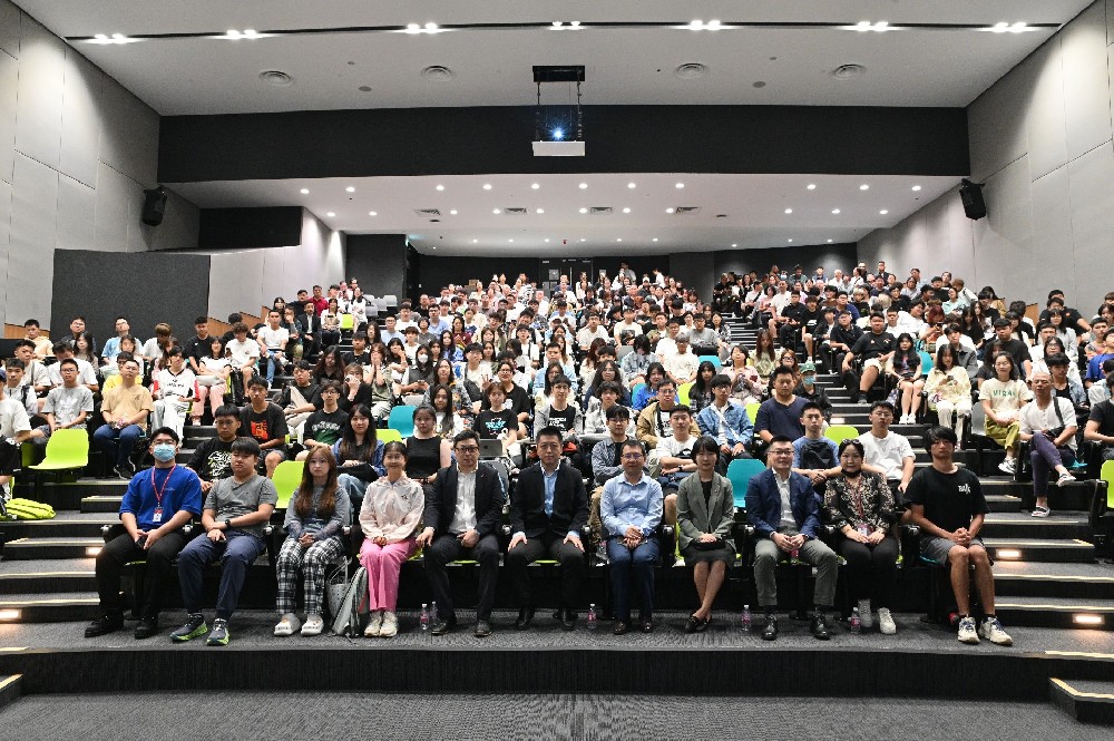 中国驻新加坡大使馆领事进校园 助力平安留学